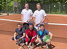 Herren 40 des Tennisvereins Pattensen feiern den Aufstieg